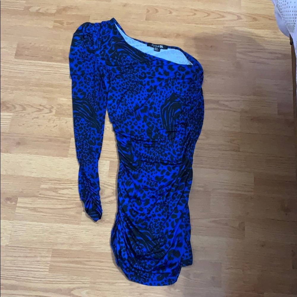 One shoulder blue dress with black design